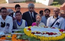 সিলেটে ধীরেন সিংহকে শহীদ মিনারে শেষ শ্রদ্ধা