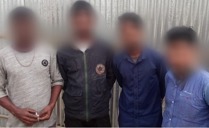 কদমতলীতে জুয়ার আসরে পুলিশের অভিযানে গ্রেপ্তার ৪