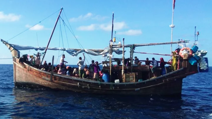 বাংলাদেশ থেকে পলায়নকালে দেড় শতাধিক রোহিঙ্গাকে আটক করেছে মিয়ানমার