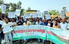 পাথর কোয়ারি খোলার দাবিতে উত্তাল জাফলং