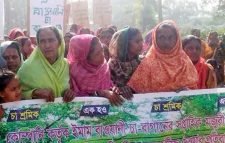 বকেয়া মজুরির দাবিতে হবিগঞ্জে চা-শ্রমিকদের মানববন্ধন