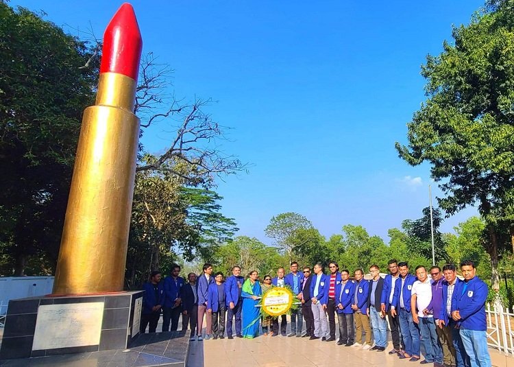 তেলিয়াপাড়া স্মৃতিস্তম্ভে সিলেট জেলা প্রেসক্লাবের শ্রদ্ধা নিবেদন