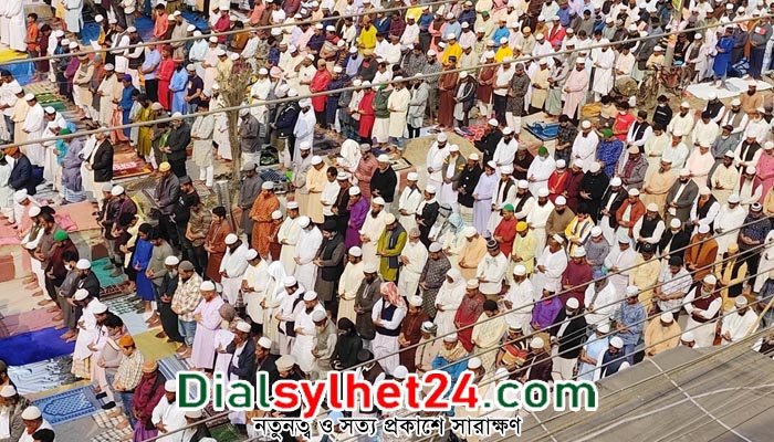 তুরাগতীরে লাখো মুসল্লির জুমা আদায়