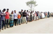 কমলগঞ্জে নালা খননের দাবিতে মানববন্ধন অনুষ্ঠিত