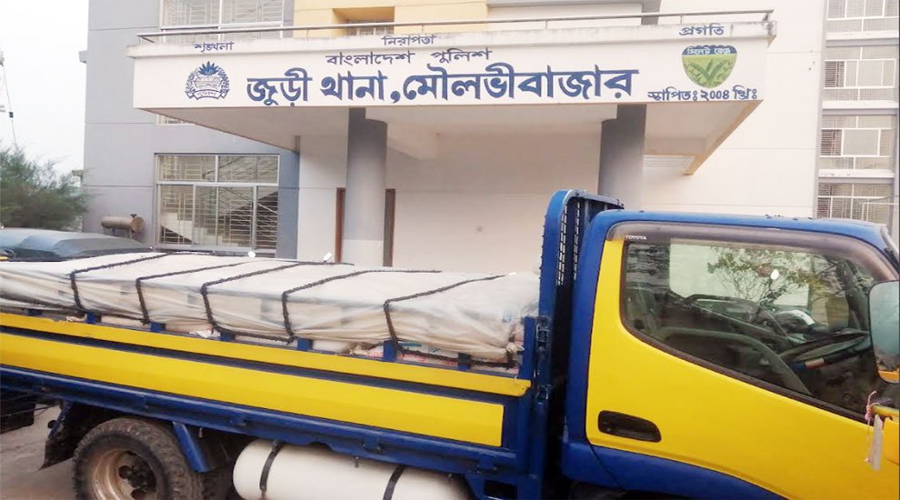 জুড়ীতে ৩ লক্ষাধিক টাকার ভারতীয় চিনি ভর্তি ট্রাক আটক