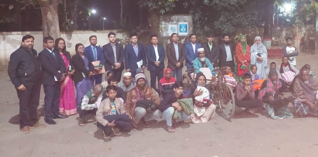 প্রধান মন্ত্রীর উপহার হিসেবে মৌলভীবাজার পত্রিকার হকারদের মধ্যে কম্বল বিতরণ