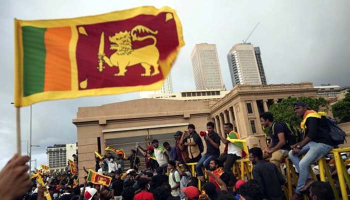 সরকারি চাকরিতে নিয়োগ বন্ধ করে দিল শ্রীলঙ্কা