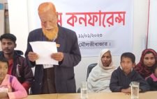 ভূমিদস্যুদের বিরুদ্ধে মুখ খুললেন মুক্তিযোদ্ধা মানিক মিয়া