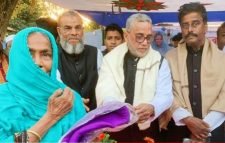 জুড়ীতে ছাত্রলীগ নেতা আল আমিনের শীতবস্ত্র বিতরণ