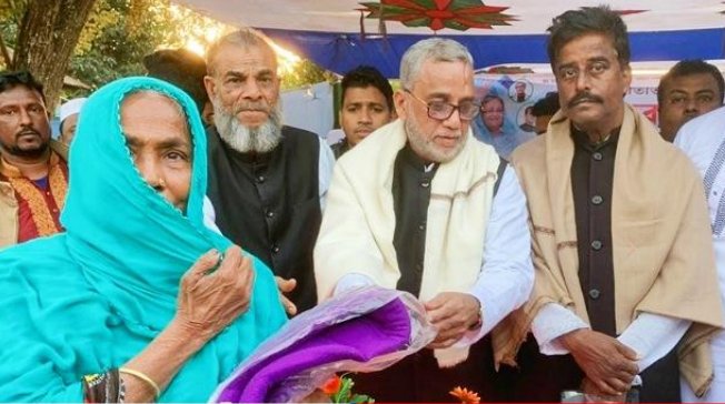 জুড়ীতে ছাত্রলীগ নেতা আল আমিনের শীতবস্ত্র বিতরণ