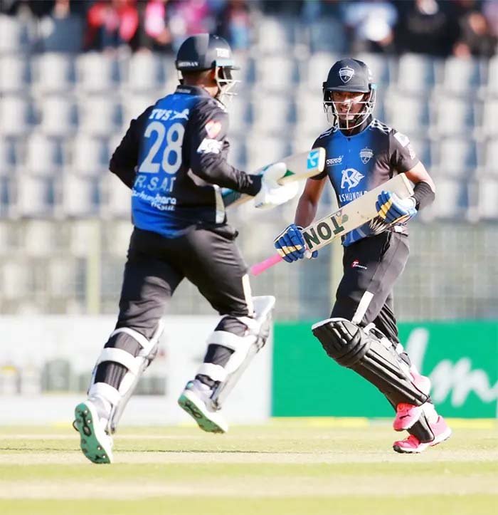 হ্যাটট্রিক জয়ে বিপিএল’র রেসে রংপুর রাইডার্স