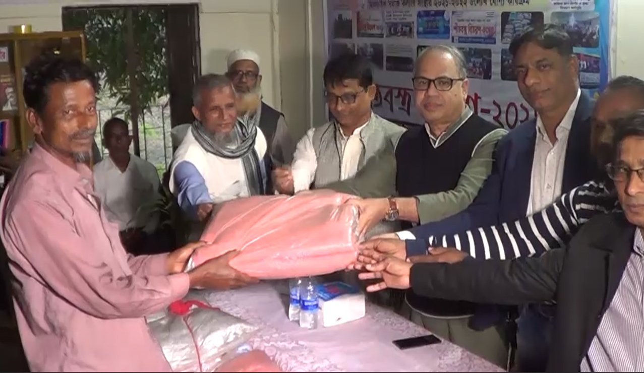  ছিকরাইল সমাজ কল্যাণ সংস্থার উদ্যোগে শীতবস্ত্র বিতরণ