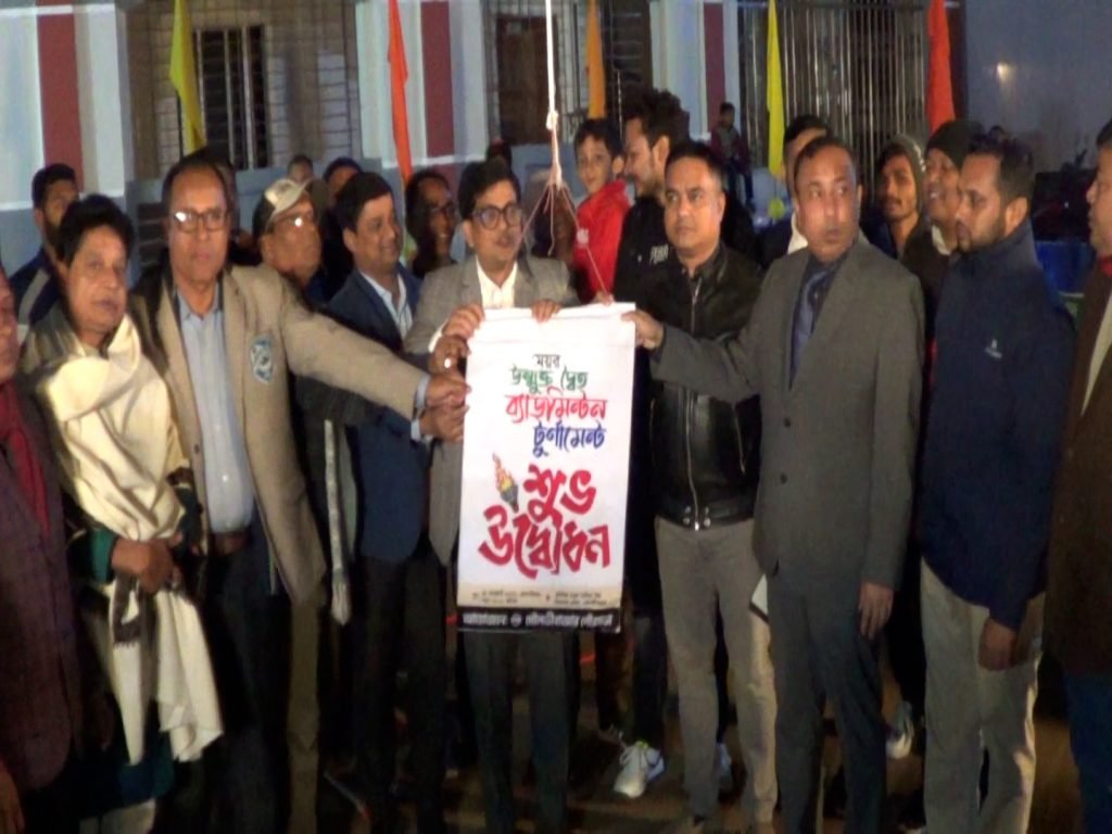 মৌলভীবাজারে মেয়র উন্মুক্ত দ্বৈত ব্যাডমিন্টন টুর্ণামেন্ট শুভ উদ্বোধন