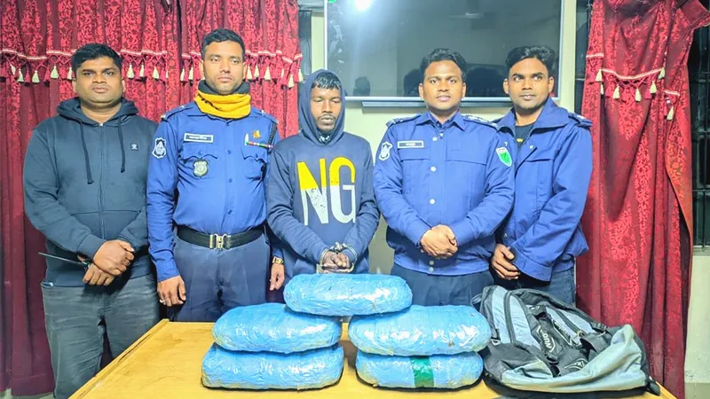 লক্ষাধিক টাকার গাঁজাসহ মাদক ব্যবসায়ী আটক