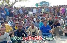 জাফলংয়ে পাথর শ্রমিকদের মহাসড়ক অবরোধ