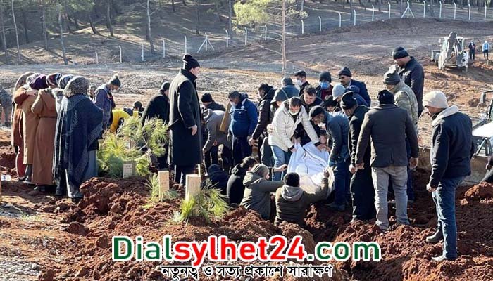 কবরের মাটিটুকুও মিলছে না তুরস্কে