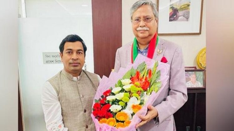 নতুন রাষ্ট্রপতির সঙ্গে প্রধানমন্ত্রীর প্রটোকল অফিসার রাজুর সৌজন্য সাক্ষাৎ