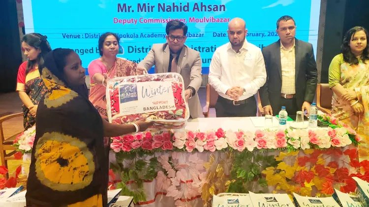 জেলা প্রশাসনের আয়োজনে ২৫০ জন উপকারভোগীর মাঝে সেলাই মেশিন ও শীতবস্ত্র বিতরণ