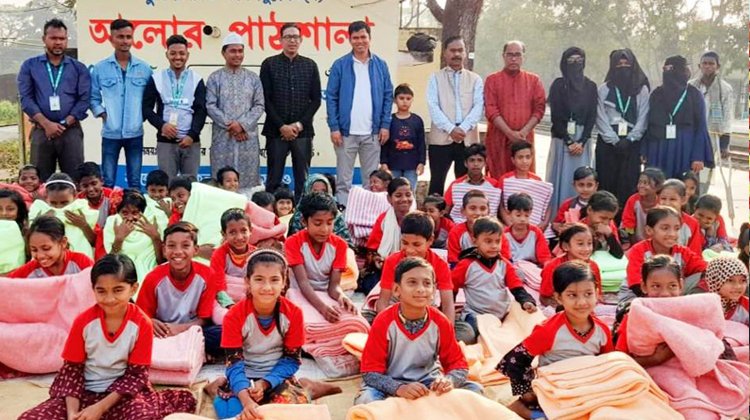 কুলাউড়ায় পথশিশুদের প্রধানমন্ত্রীর উপহার বিতরণ 