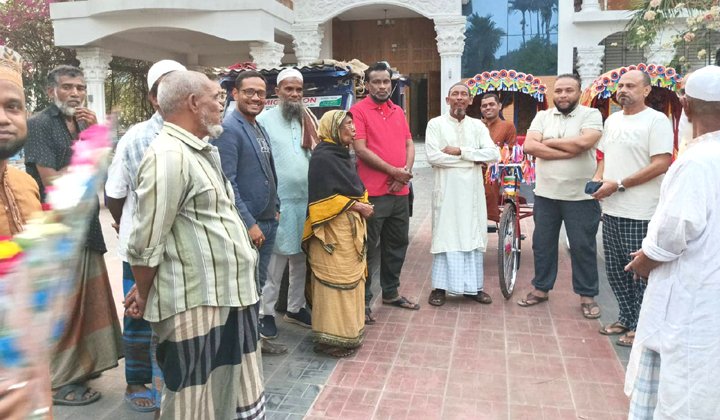 সৈয়ারপুর ইসলামি যুব কল্যাণ সংস্থার এর উদ্যোগে পরিবারের মাঝে  রিক্সা, টিন ও  নগদ অর্থ সহায়তা প্রদান