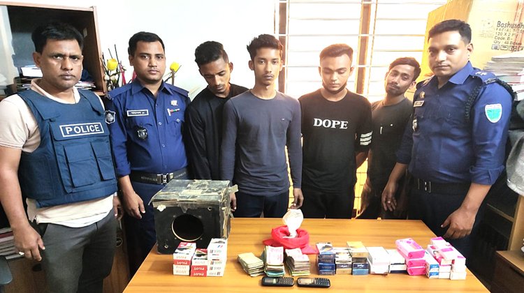 শ্রীমঙ্গল থানা পুলিশের অভিযানে চোরাই মালামাল উদ্ধার ও চোরসহ ৪ জনকে  গ্রেফতার