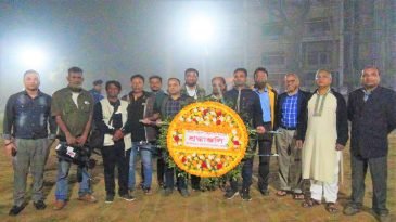 মৌলভীবাজার একুশের প্রথম প্রহরে শহীদ মিনারে শ্রদ্ধা জানাতে হাজারো মানুষের ঢল