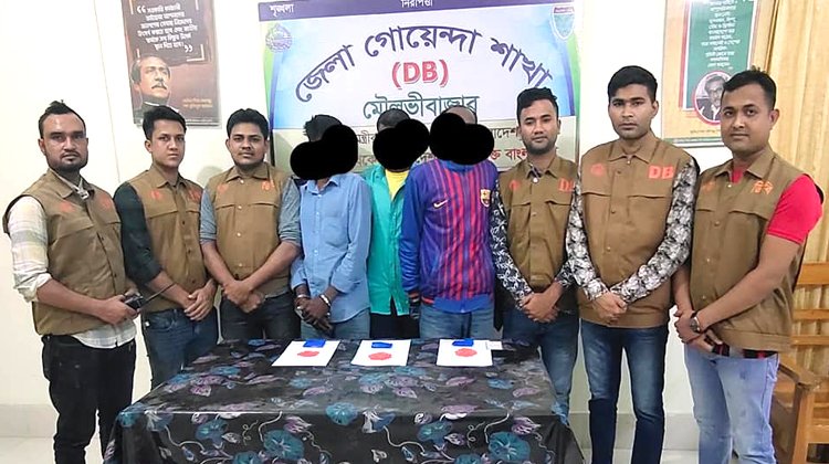 ডিবি ও কুলাউড়া থানার পৃথক অভিযানে ৮০০ পিস ইয়াবা উদ্ধার, আটক ৪