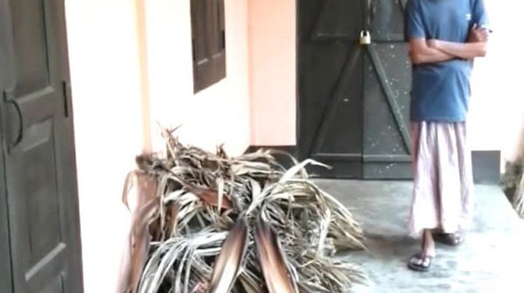 বড়লেখায় মামলা দিয়ে বাড়িছাড়া করে আসামীদের ঘরে বাদীর তালা!