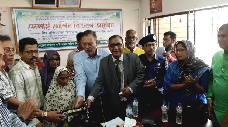 কমলগঞ্জে সেচযন্ত্র ও সেলাই মেশিন বিতরণ