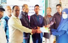 শিক্ষার্থীদের মধ্যে এককালীন বৃত্তি প্রদান