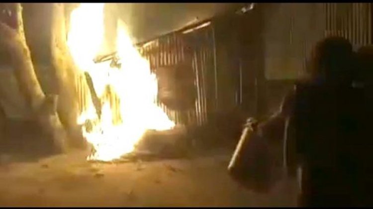 বড়লেখায় কৃষকের বসতঘর পুড়িয়ে দেওয়ার অভিযোগ