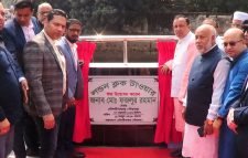 পৌরসভার উদ্যোগে প্রেসক্লাব মোড়ে দৃষ্টিনন্দন লন্ডন ক্লক টাওয়ার উদ্বোধন