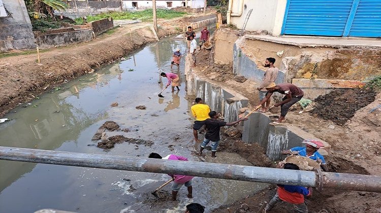 মৌলভীবাজারে কোদালি ছড়া উন্নয়ন প্রকল্প আশার আলো দেখাচ্ছে শহরবাসীকে