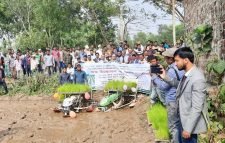 মৌলভীবাজারে যন্ত্রের ব্যবহারে সমলয় চাষাবাদের উদ্বোধন