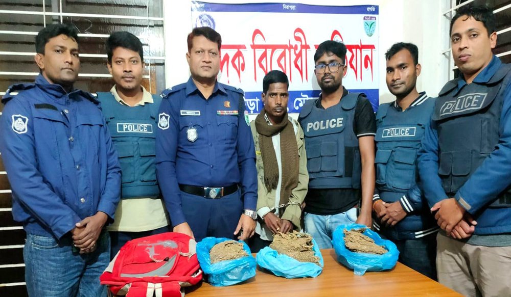 কুলাউড়ায় ৩ কেজি গাঁজাসহ আটক ১