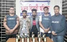 বিদেশি মদসহ আটক ২