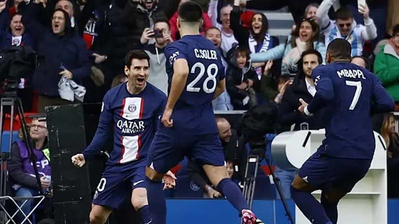 প্যারিসে ৭ গোলের থ্রিলারে ‘মেসি ম্যাজিক’