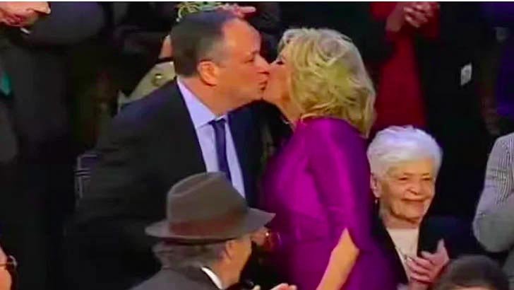 কমলার স্বামীকে পেয়ে এ কী করলেন বাইডেনের স্ত্রী!