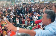 জনগণের বিরুদ্ধে অবস্থান নিয়ে টিকে থাকতে পারবেন না: আমীর খসরু