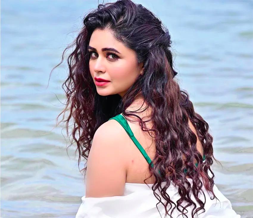 ওজন বাড়ালেন ঋতাভরী