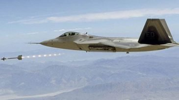 এবার কানাডার আকাশে ‘রহস্যময় বস্তু’, গুলির নির্দেশ!