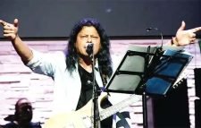 বিপিএলের ফাইনালে গান গাইবেন জেমস