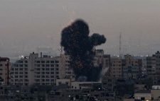 গাজায় ইসরাইলের বিমান হামলা