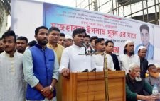 বাদাম বাগিচায় তরুণ সমাজসেবক, ক্রীড়ানুরাগী মাজহরুল ইসলাম সুমনের মতবিনিময়