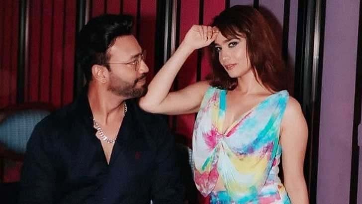 ভিকির সঙ্গে দাম্পত্য কলহ নিয়ে মুখ খুললেন অঙ্কিতা