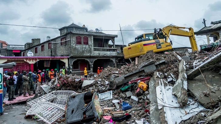 সর্বত্র লাশের গন্ধ, মৃত্যু ২৫ হাজার ছাড়াল