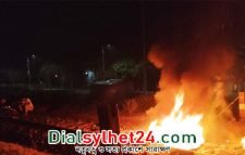 আগুন জ্বালিয়ে রেলপথ অবরোধ করলেন রাবি শিক্ষার্থীরা