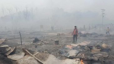 রোহিঙ্গা ক্যাম্পে ভয়াবহ আগুনে পুড়লো ২ হাজার ঘর