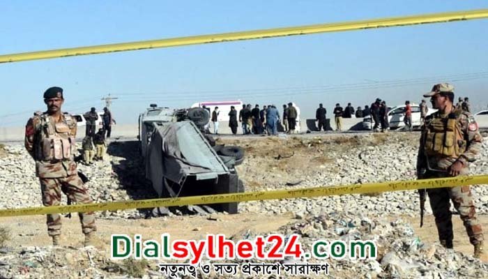 পাকিস্তানে বোমা হামলায় ৯ পুলিশ নিহত