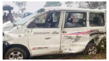 কমলগঞ্জে তেলের ট্যাংকারবাহী ট্রেনের সঙ্গে মাইক্রোবাসের সংঘর্ষে দুজন আহত